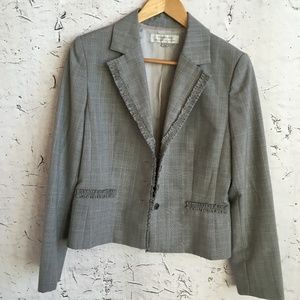 TAHARI GREY PLAID BLAZER 8